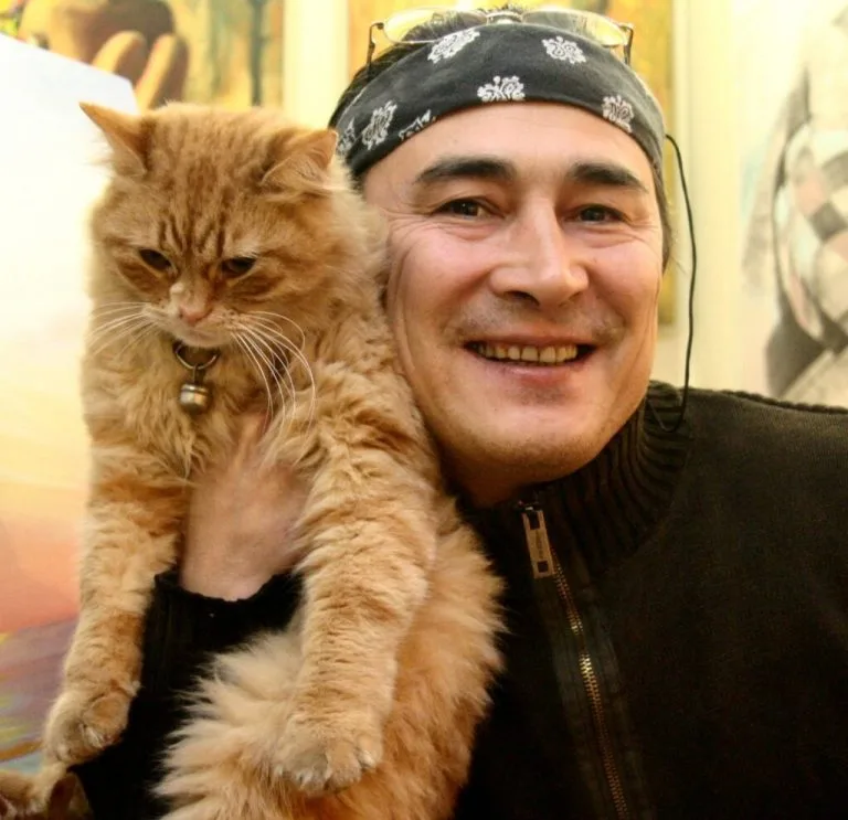 世界と人々へ感謝と愛と賛美を込めた、エモーショナルな美をキャンバスに映し出すRAMZIのモットーとは？